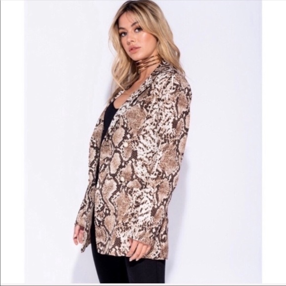 Chic Snakeskin Print Blazer - Picture 7 of 8